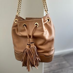 Bucket bag